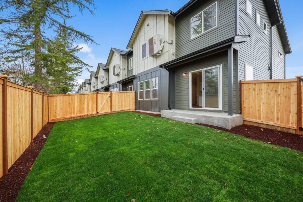 Townhouse for rent at 200 Pratt Ave, Buckley, WA 98321