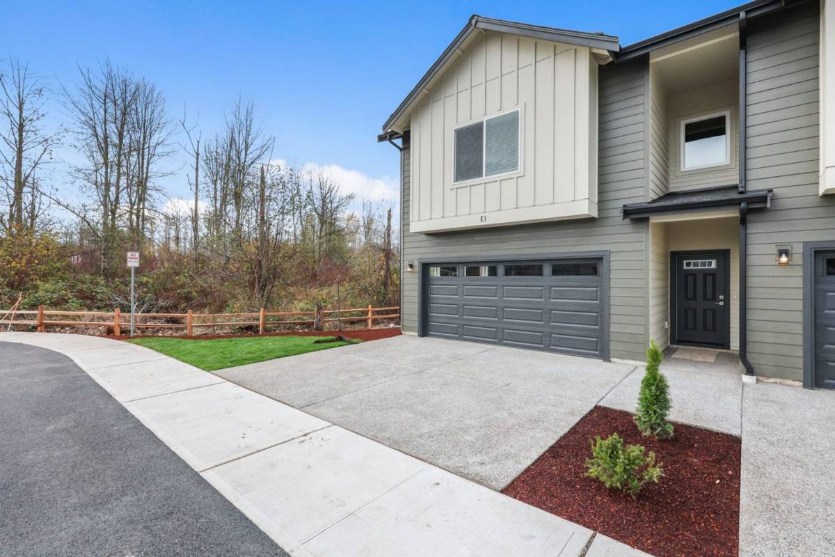 Townhouse for rent at 200 Pratt Ave, Buckley, WA 98321