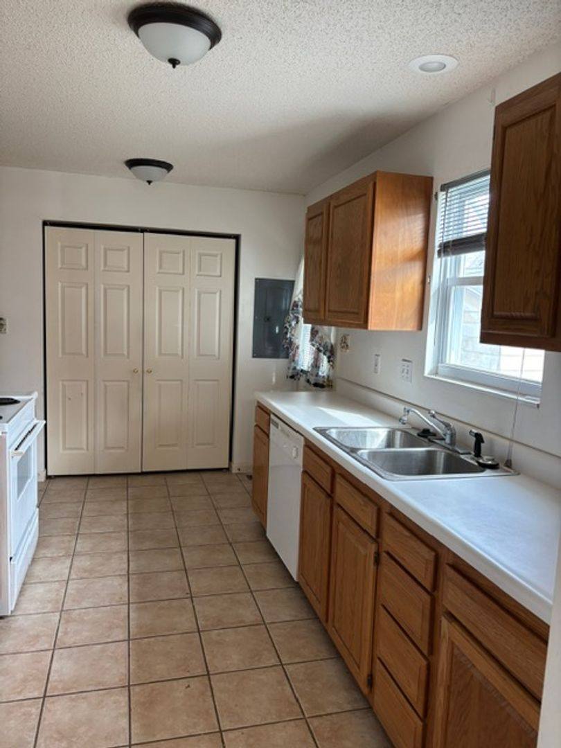 House for rent at 2818 S Villa Dr, Evansville, IN 47714