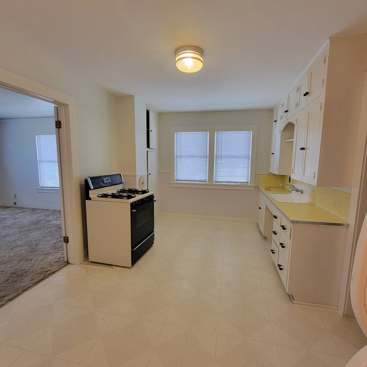 House for rent at 721 SE Kane St #3, Roseburg, OR 97470