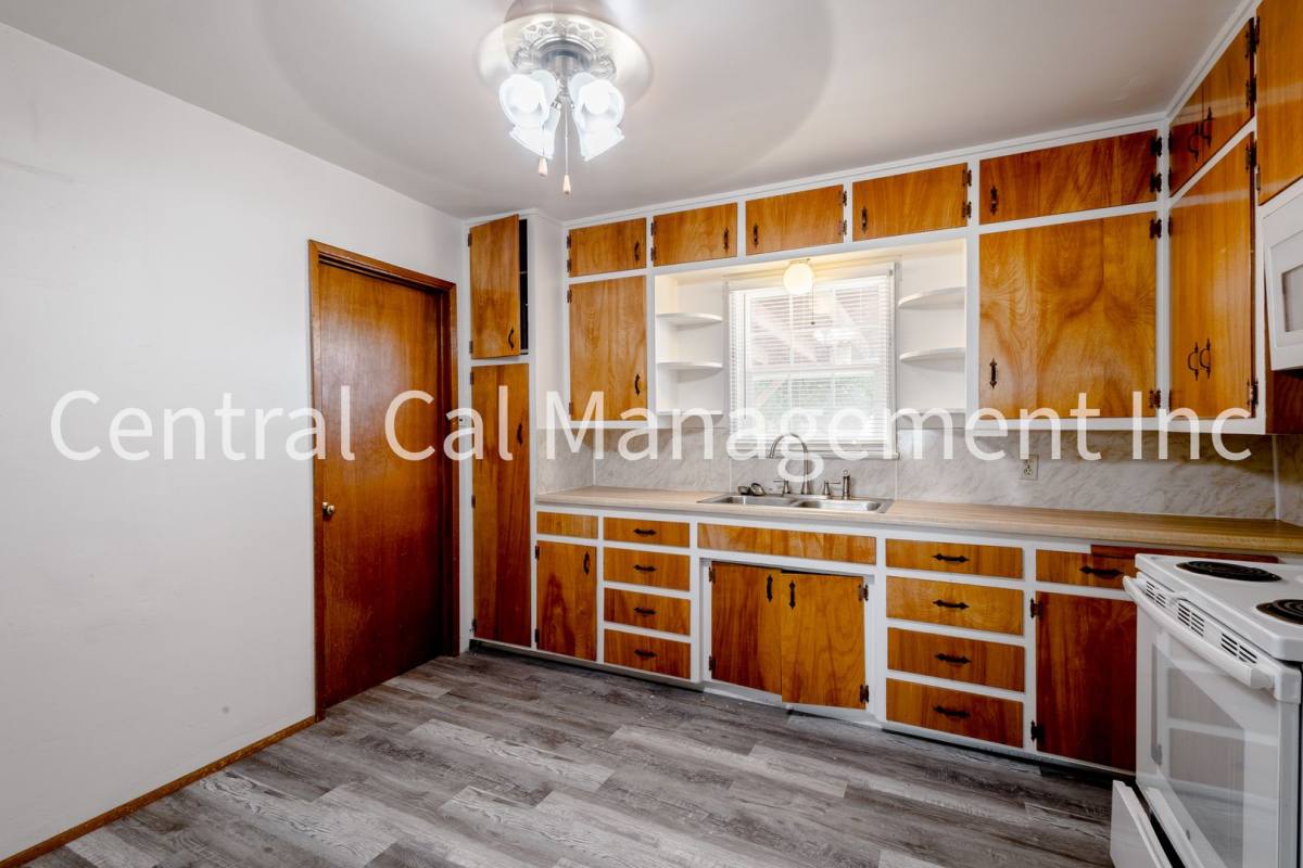House for rent at 627 Hood Dr, Bakersfield, CA 93308