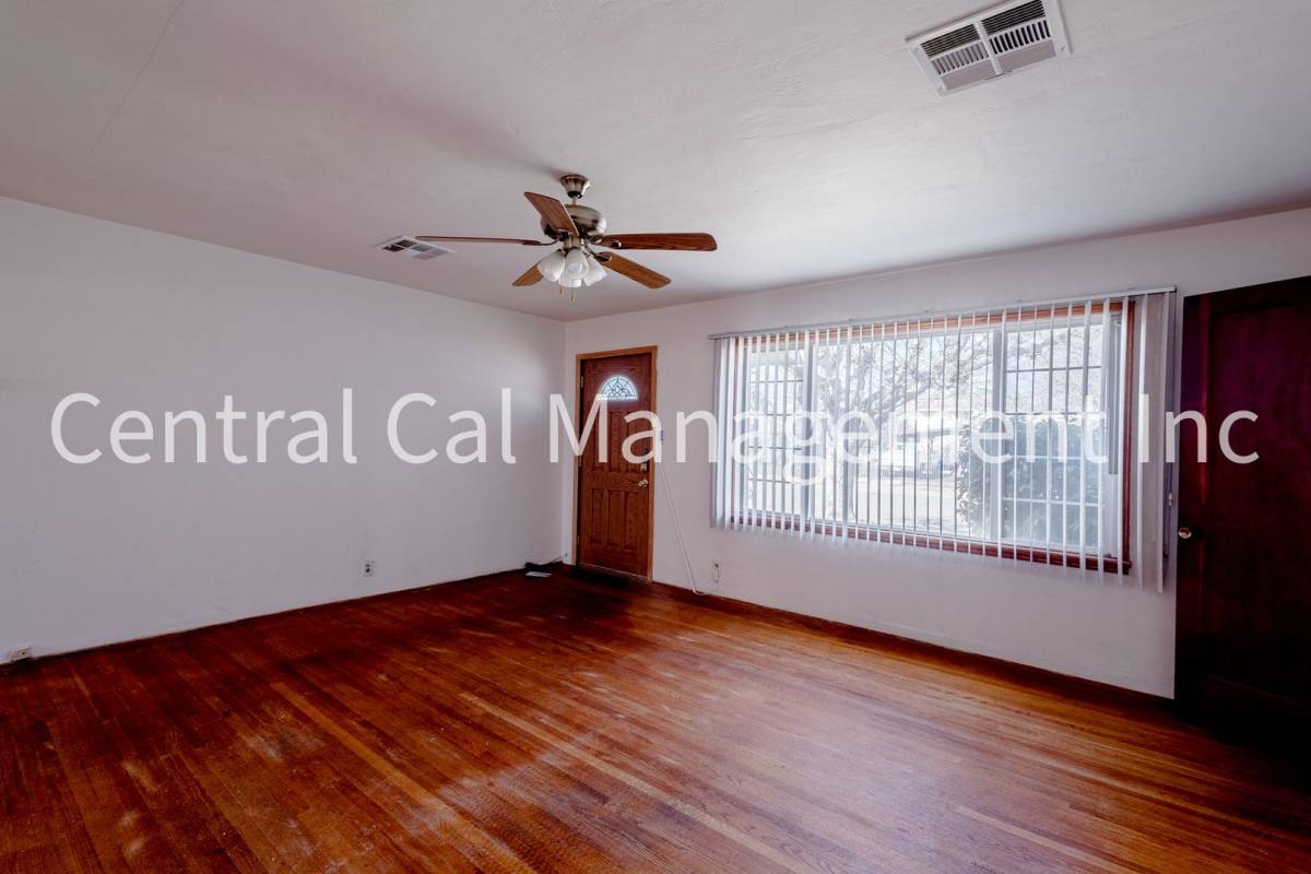 House for rent at 627 Hood Dr, Bakersfield, CA 93308