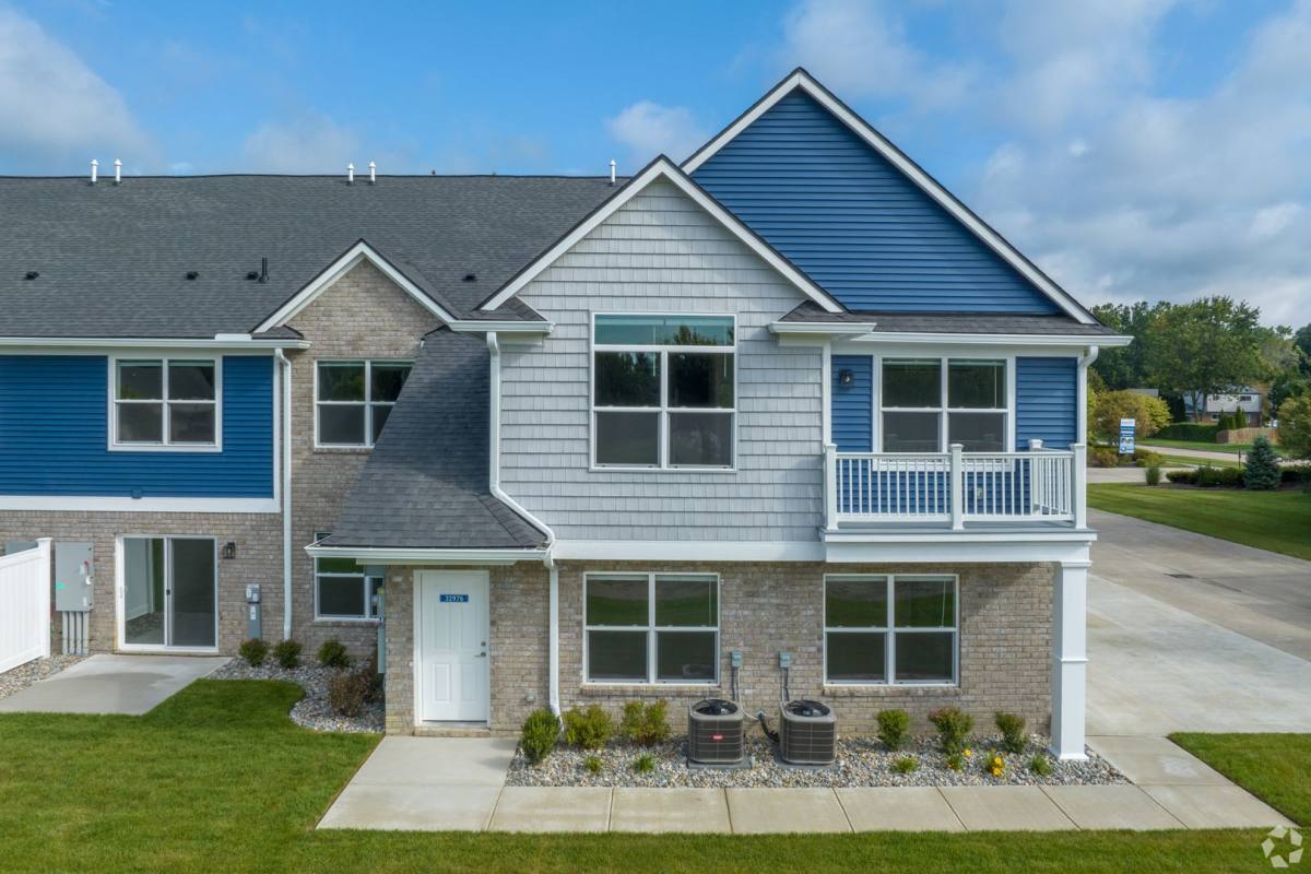 Apartment for rent at 32968 Antrim Dr, New Baltimore, MI 48047