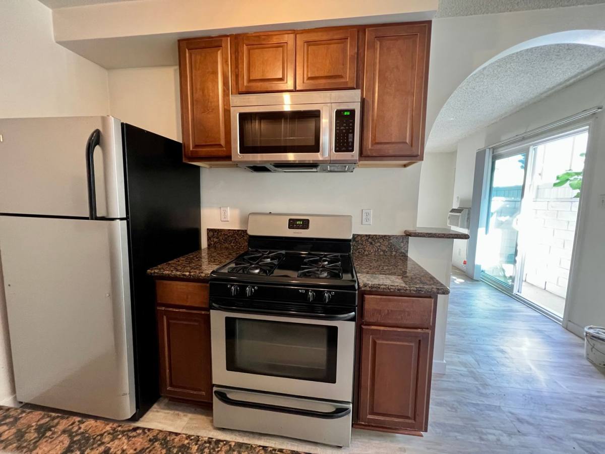Apartment for rent at 12236 Pacific Ave, Los Angeles, CA 90066