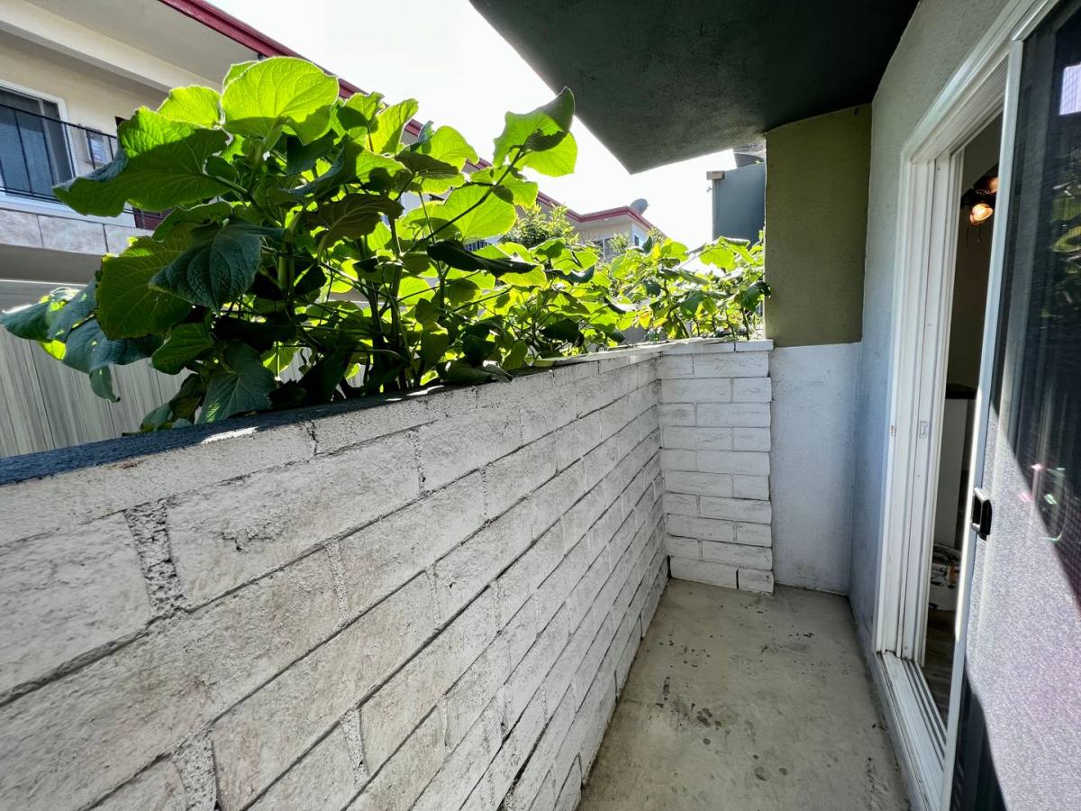 Apartment for rent at 12236 Pacific Ave, Los Angeles, CA 90066