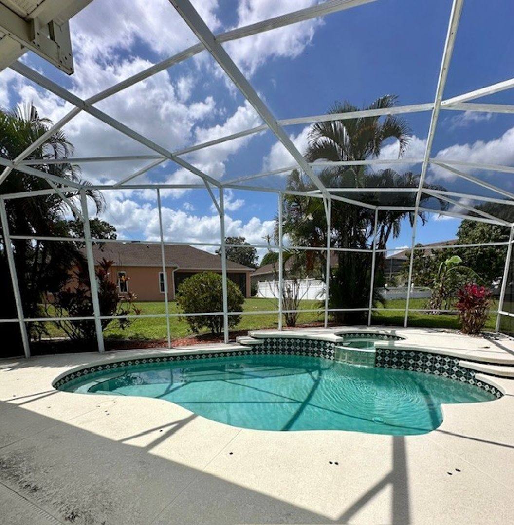 House for rent at 10274 Cove Lake Dr, Orlando, FL 32836