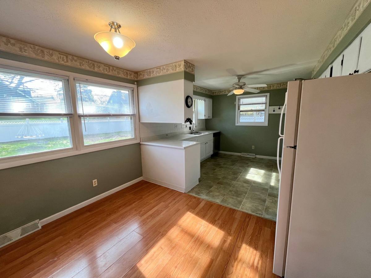 House for rent at 4059 Woodland Lane, Saint Joseph, MI 49085