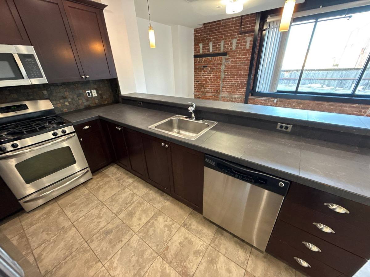 Apartment for rent at 160 Liberty St NE, Salem, OR 97301