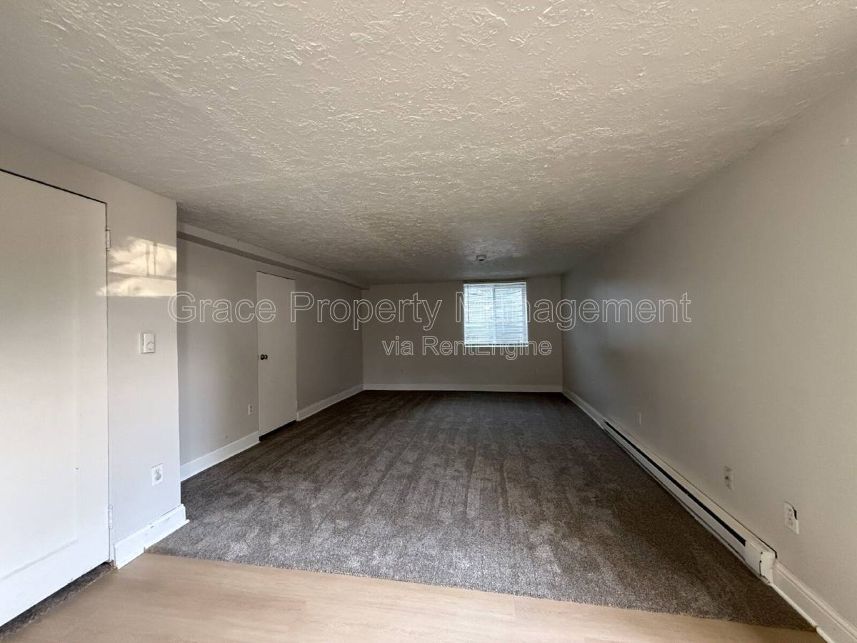 Apartment for rent at 1952 Oswego St, Aurora, CO 80010