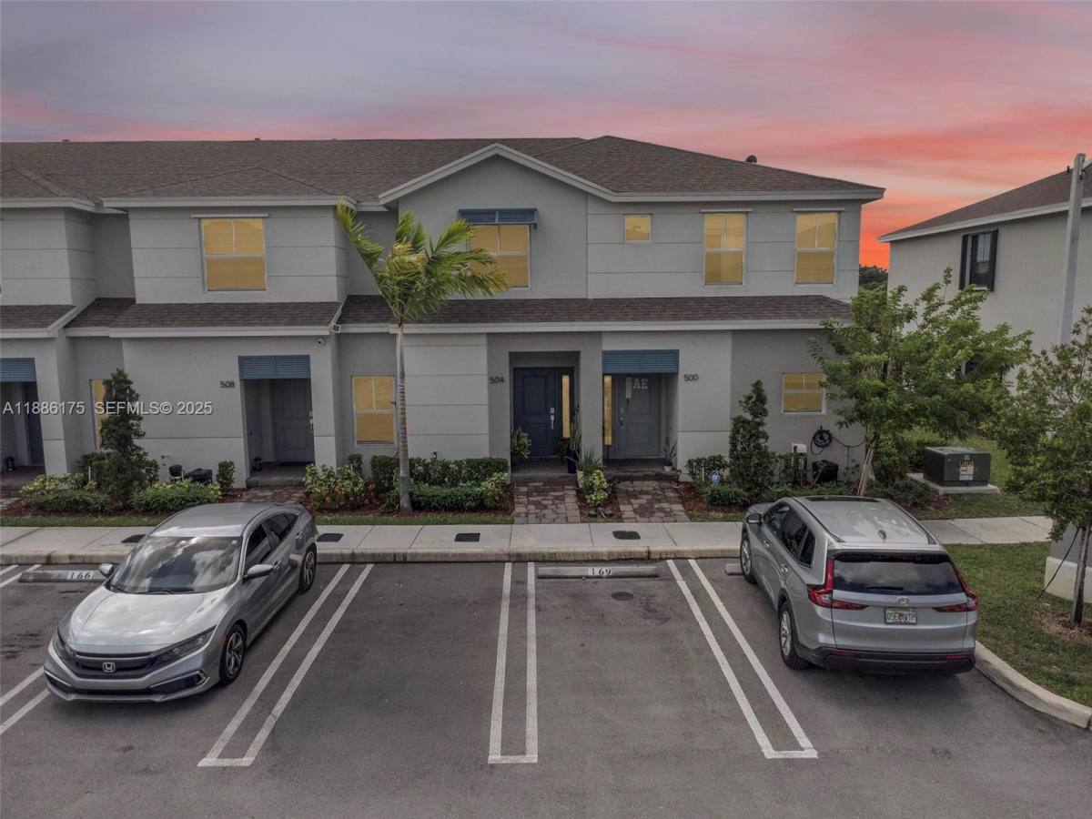 Townhouse for rent at 504 NE 1st St #504, Homestead, FL 33034