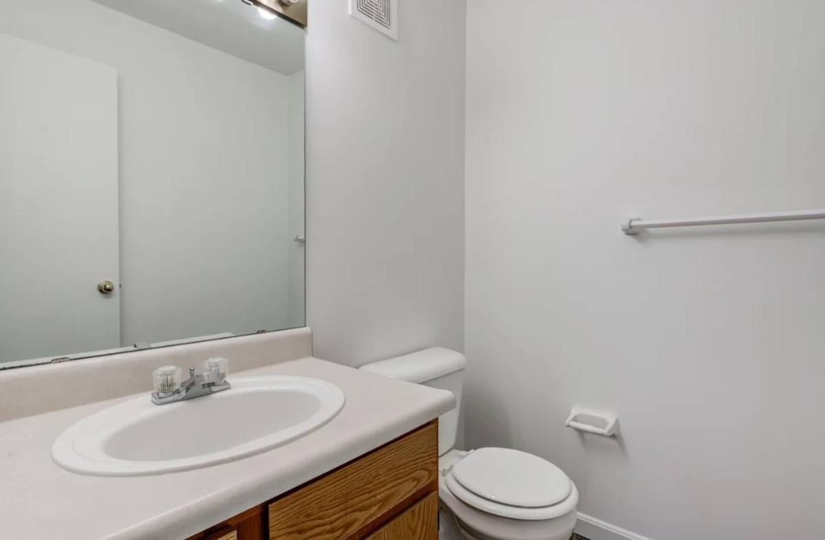 Apartment for rent at 1231 Crystal Glen Blvd, Findlay, OH 45840