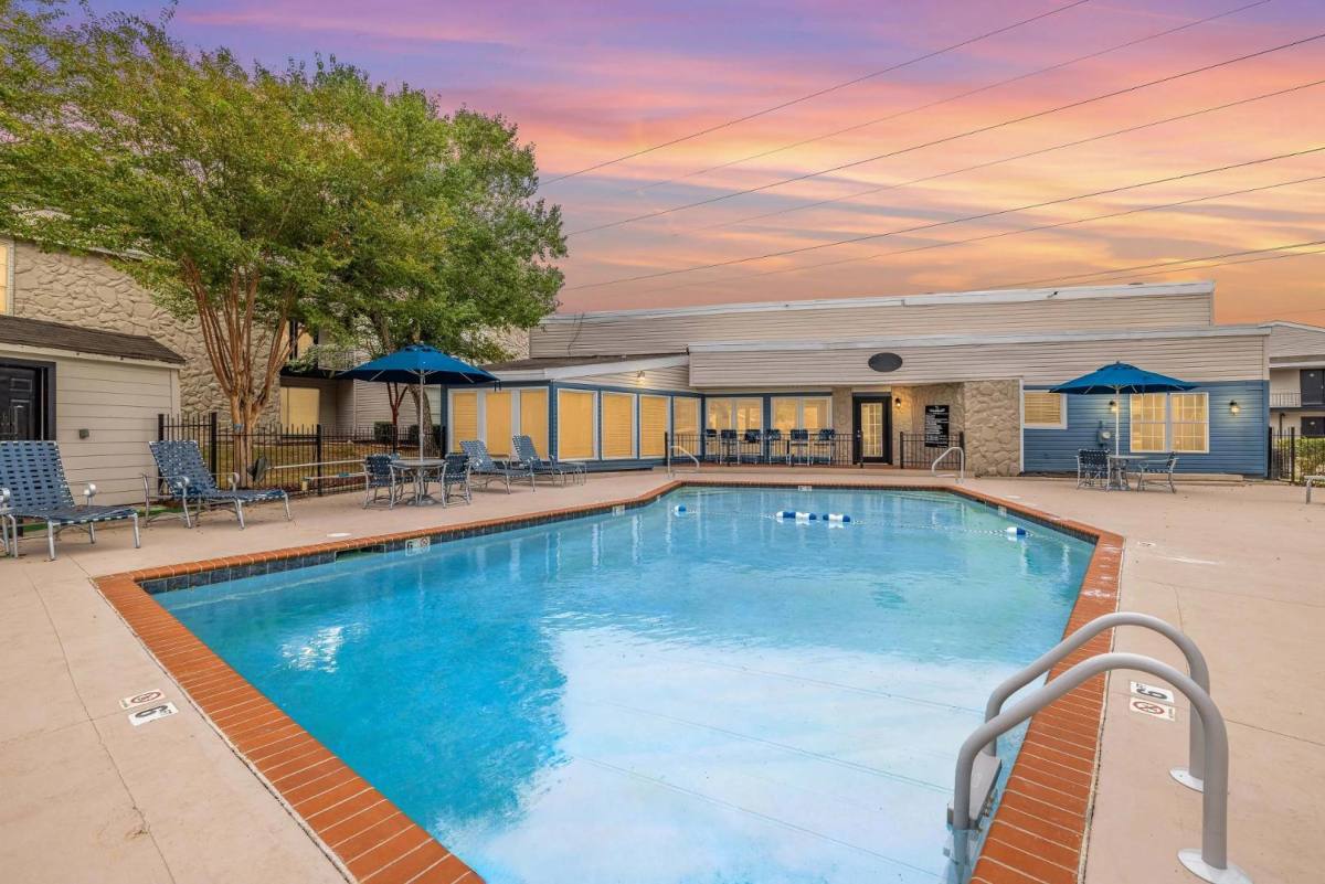 Apartment for rent at Cypress Point, 1805 Hospital Dr, Jackson, MS 39204