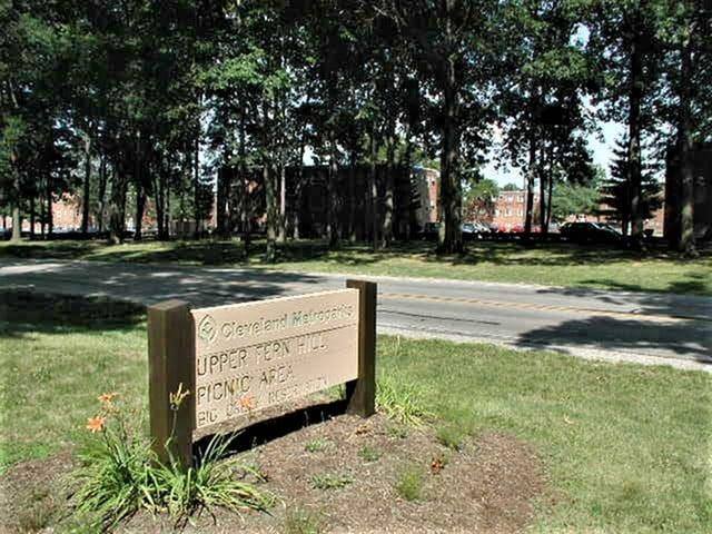 Apartment for rent at 9755 Westview Dr, Cleveland, OH 44129
