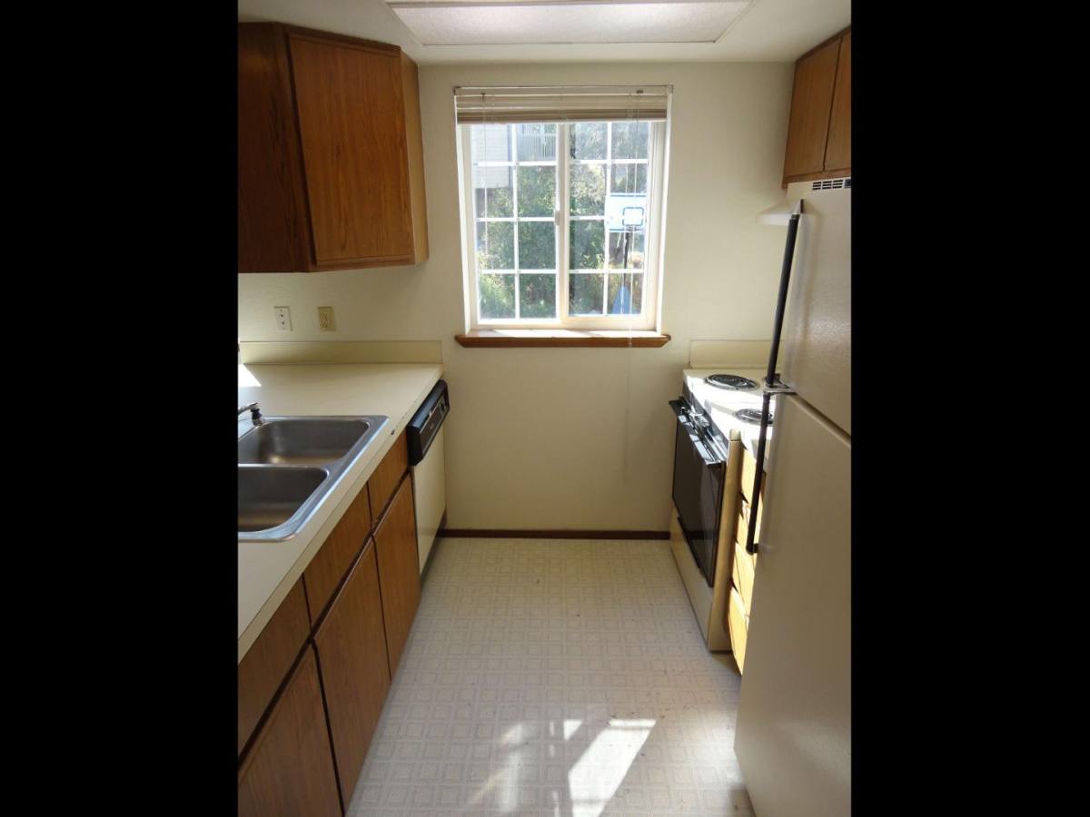 Apartment for rent at 2220 Douglas Ave, Bellingham, WA 98225