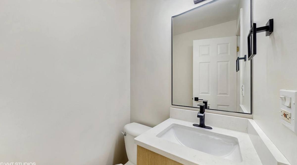 Apartment for rent at 375 W Winchester Rd, Libertyville, IL 60048