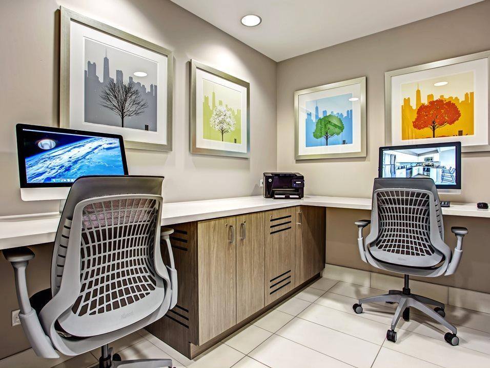 Apartment for rent at 2555 N Clark St #807, Chicago, IL 60614