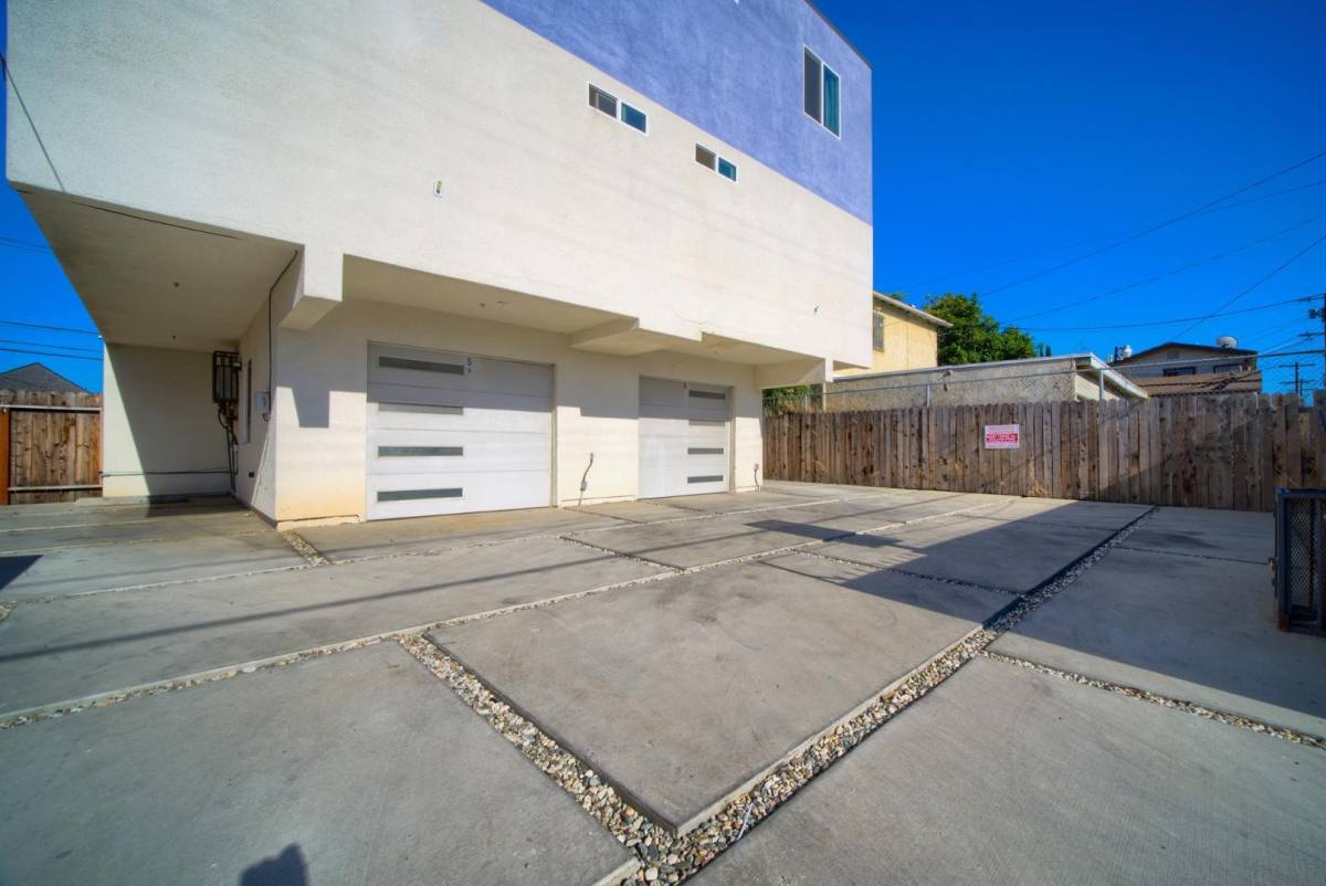Townhouse for rent at 1419-1429 1 2 S New Hampshire Ave, Los Angeles, CA 90006