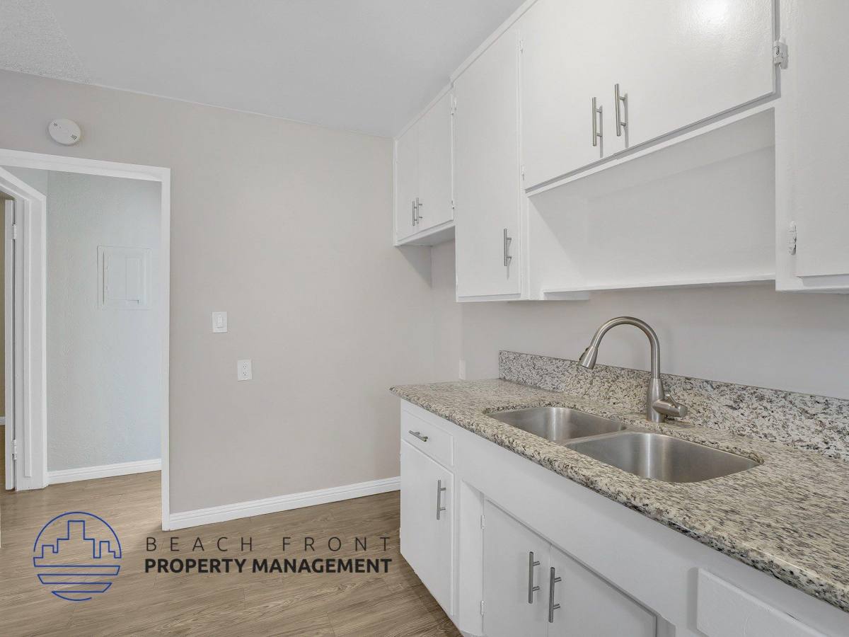 Apartment for rent at 1010-1028 Orange Avenue, 1010 Orange Ave, Long Beach, CA 90813
