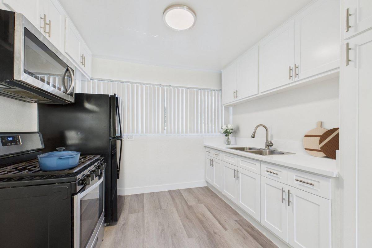 Apartment for rent at 13060 Burbank Blvd #15, Van Nuys, CA 91401