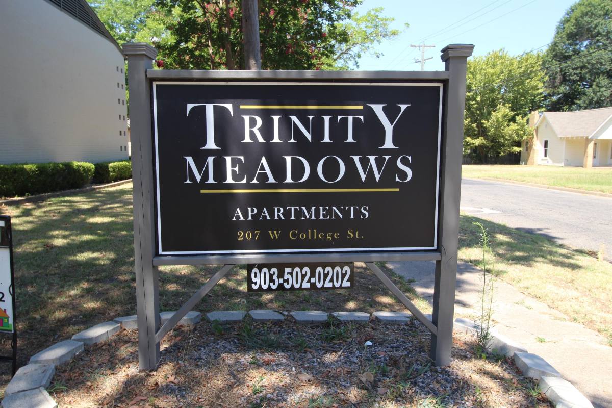 207 W College St, Athens, TX 75751