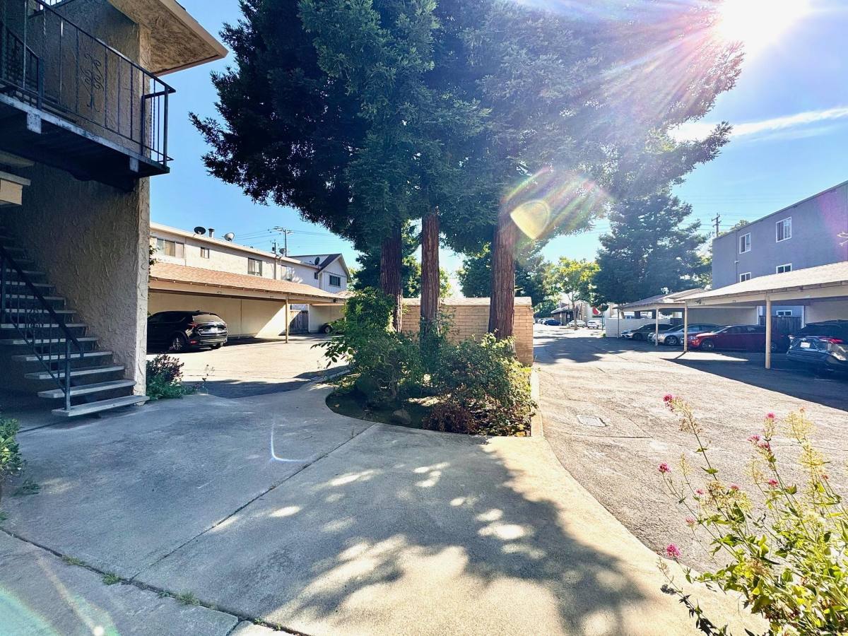 Apartment for rent at Broadmoor, 554 Bancroft Ave #101, San Leandro, CA 94577