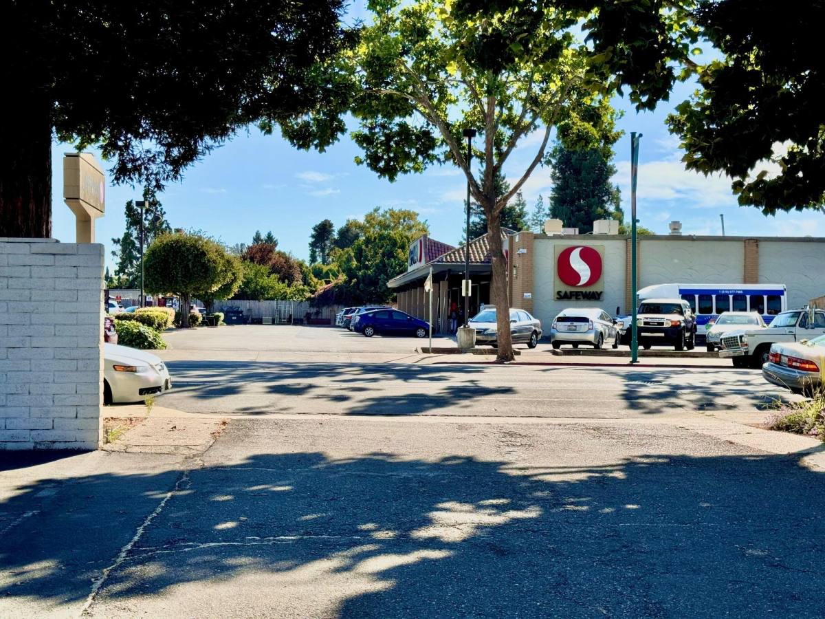 Apartment for rent at Broadmoor, 554 Bancroft Ave #101, San Leandro, CA 94577