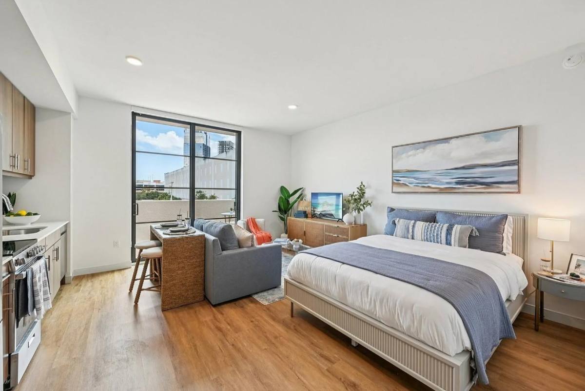 Apartment for rent at Clematis Street Historic District, 125 Quadrille Plaza Dr, West Palm Beach, FL 33401