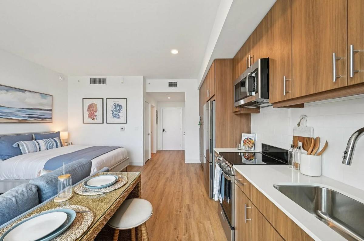 Apartment for rent at Clematis Street Historic District, 125 Quadrille Plaza Dr, West Palm Beach, FL 33401