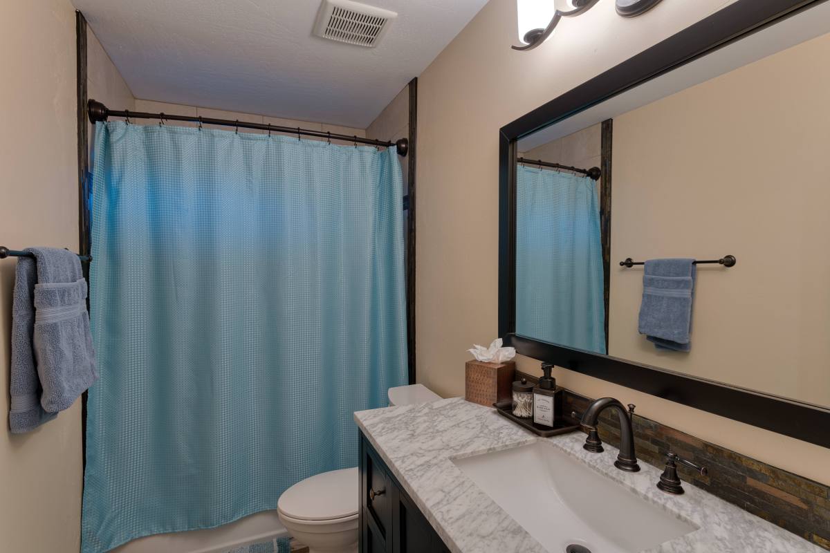 House for rent at 1112 NW Elm St, Grants Pass, OR 97526