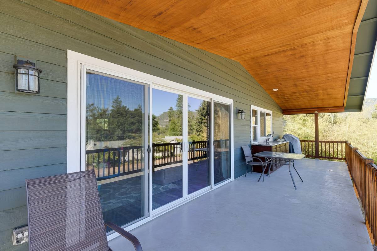 House for rent at 1112 NW Elm St, Grants Pass, OR 97526