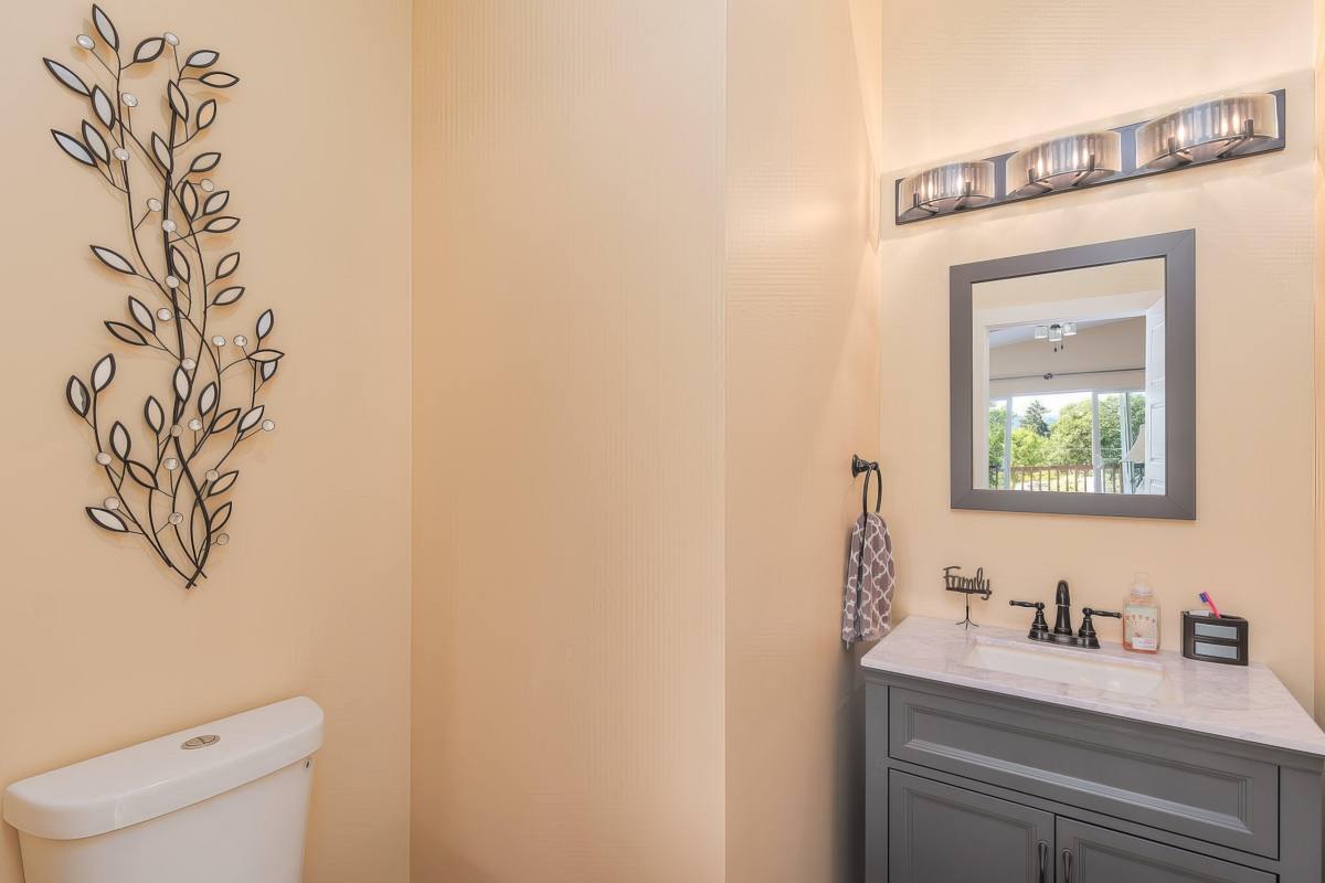 House for rent at 1112 NW Elm St, Grants Pass, OR 97526