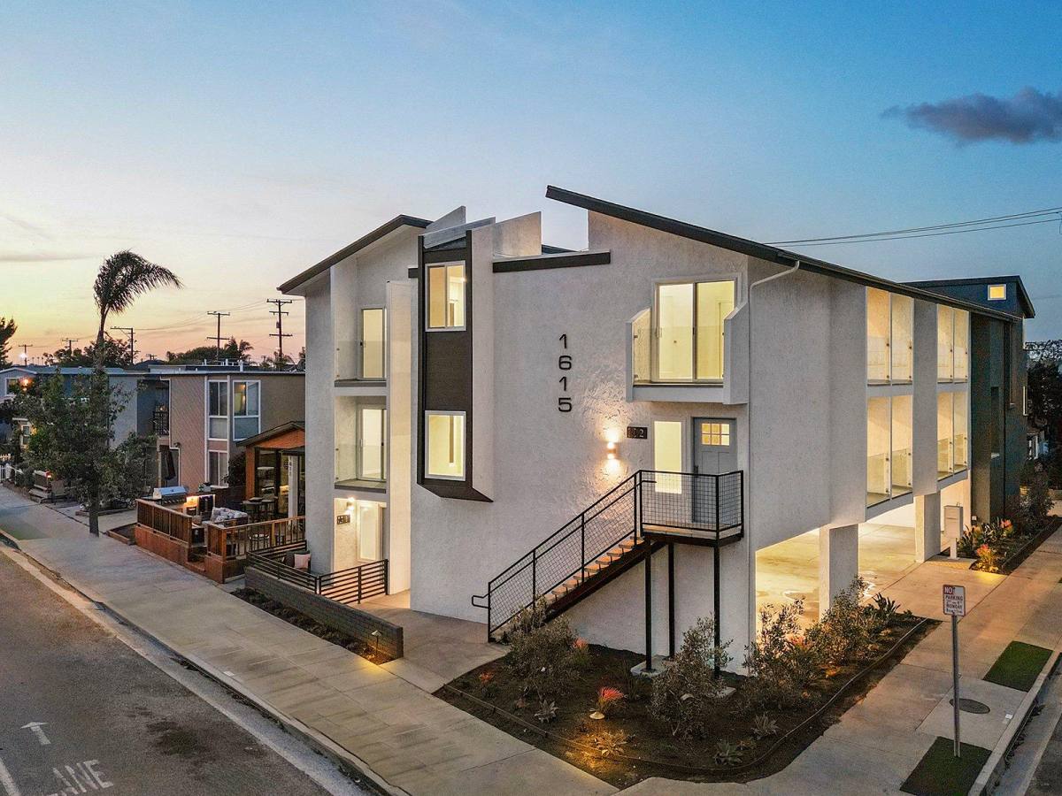Townhouse for rent at Anaheim Bay, 1615 Electric Ave #2, Seal Beach, CA 90740