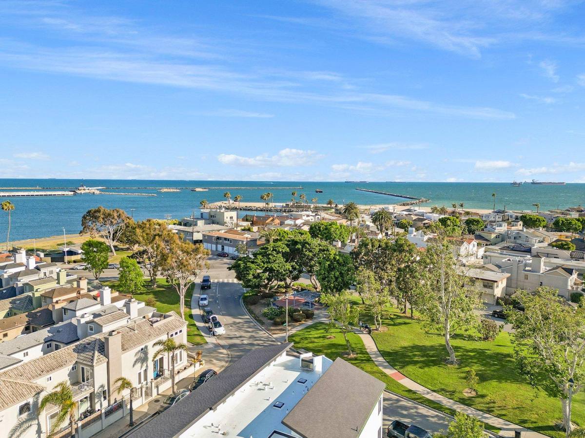 Townhouse for rent at Anaheim Bay, 1615 Electric Ave #2, Seal Beach, CA 90740