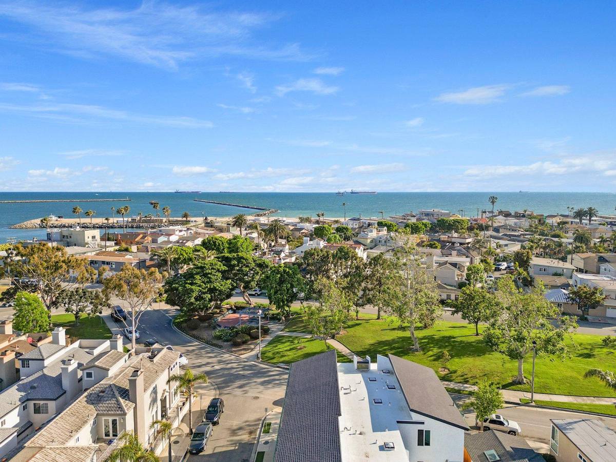 Townhouse for rent at Anaheim Bay, 1615 Electric Ave #2, Seal Beach, CA 90740