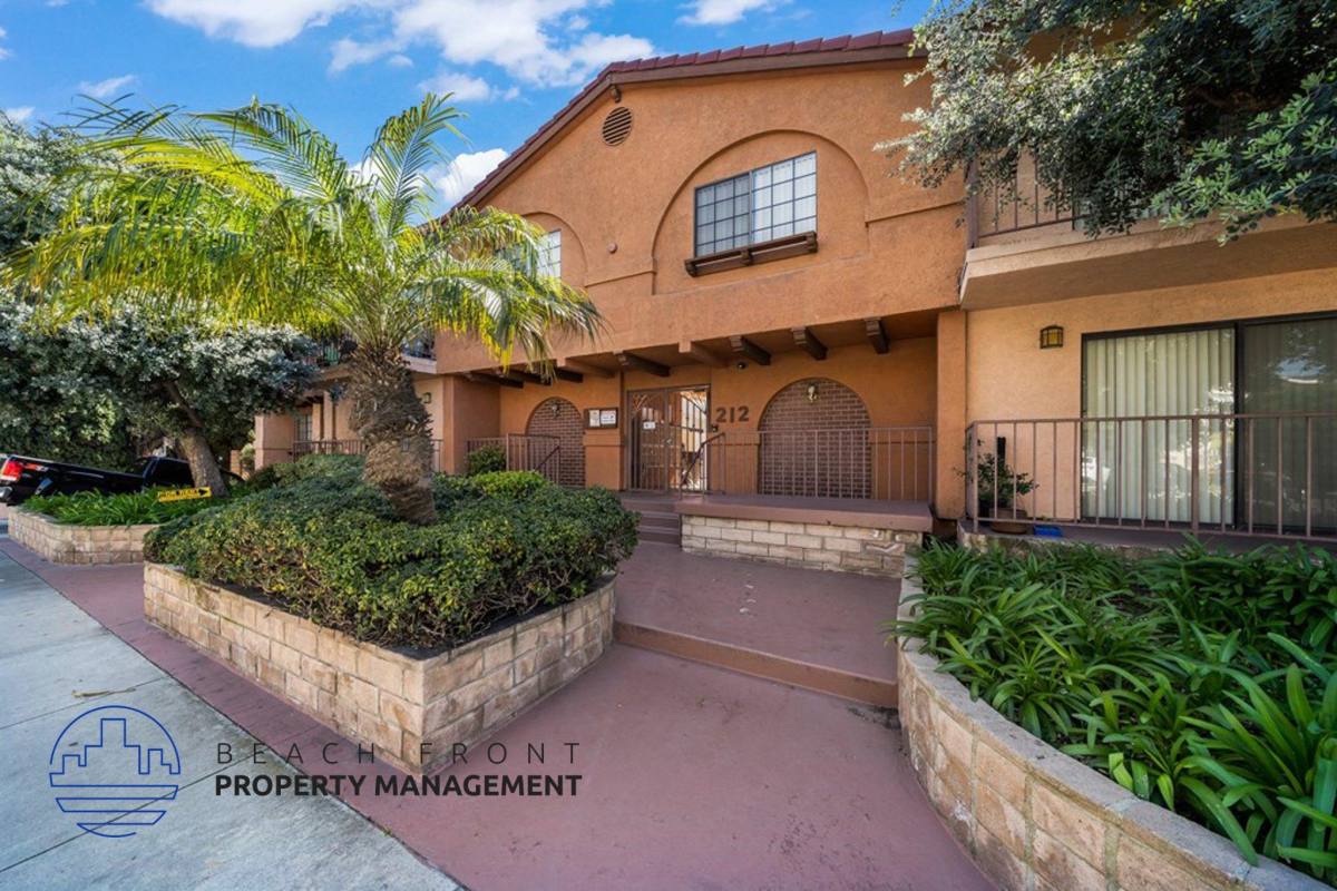 Townhouse for rent at 212 West Regent Street, 212 W Regent St #17, Inglewood, CA 90301