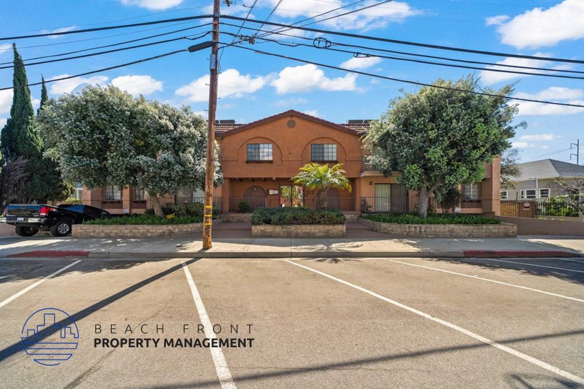 Townhouse for rent at 212 West Regent Street, 212 W Regent St #17, Inglewood, CA 90301