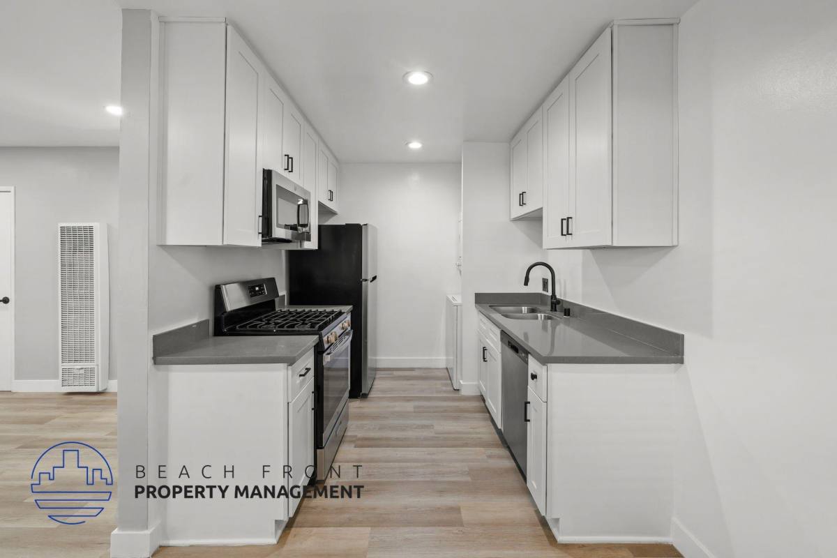 Apartment for rent at 839 Glenway Dr, Inglewood, CA 90302