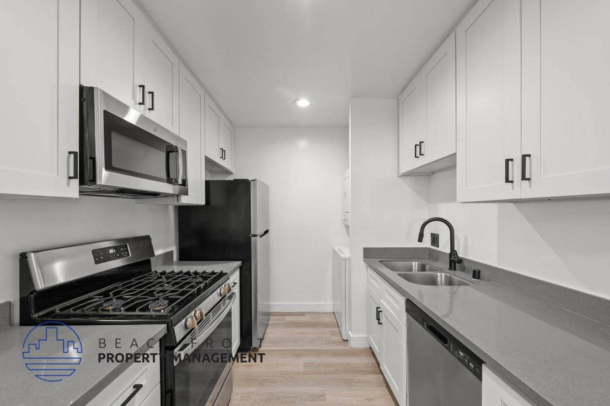 Apartment for rent at 839 Glenway Dr, Inglewood, CA 90302
