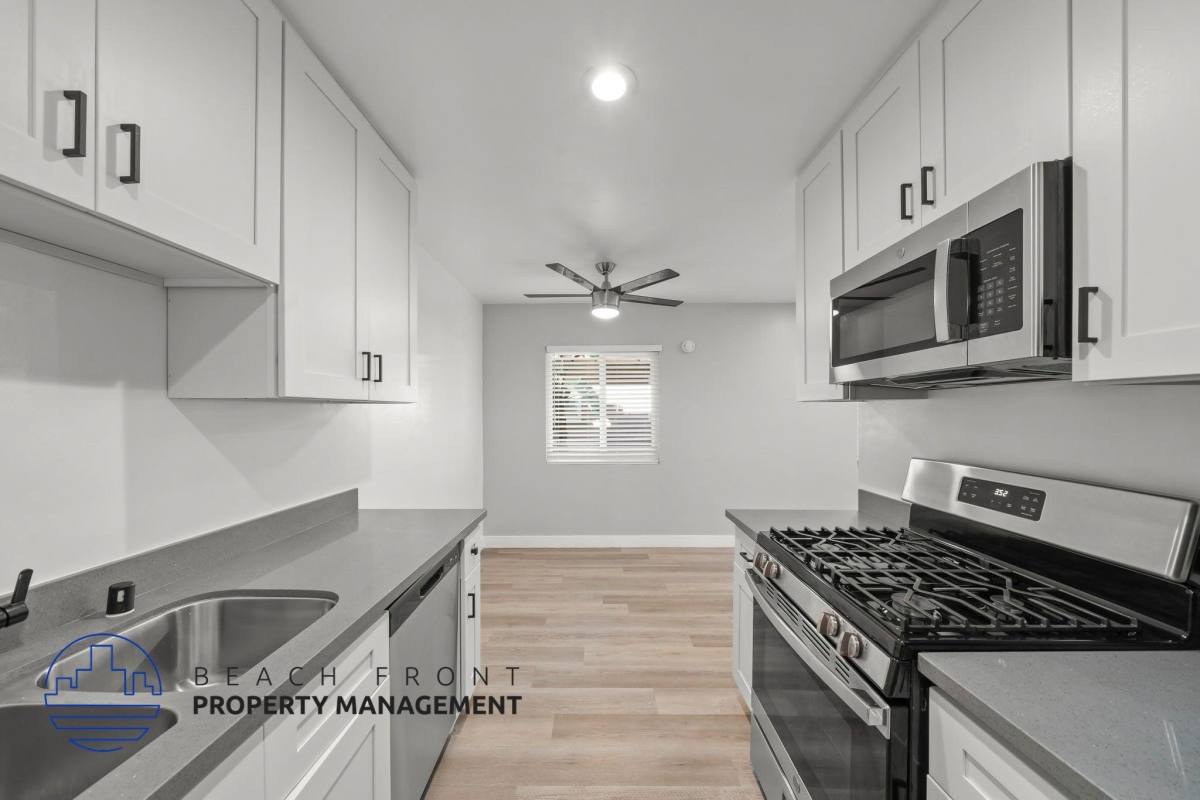 Apartment for rent at 839 Glenway Dr, Inglewood, CA 90302