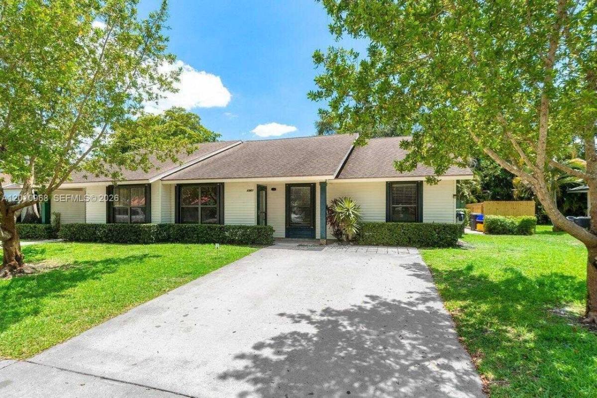 Apartment for rent at 1367 Riverside Circle, Wellington, FL 33414