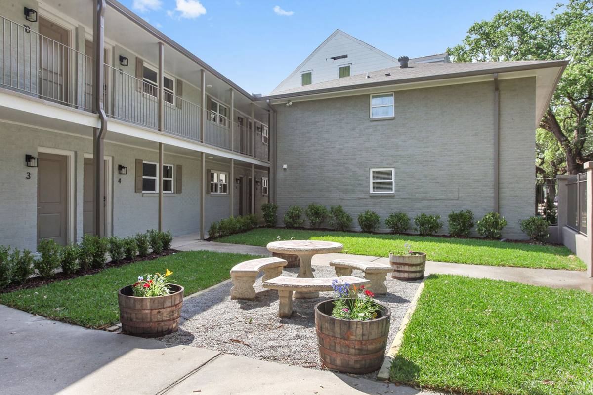 Apartment for rent at 2110 Bayou Rd, New Orleans, LA 70116