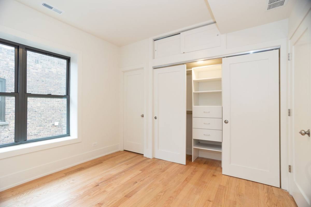 Apartment for rent at 654 W Gordon Terrace #1W, Chicago, IL 60613