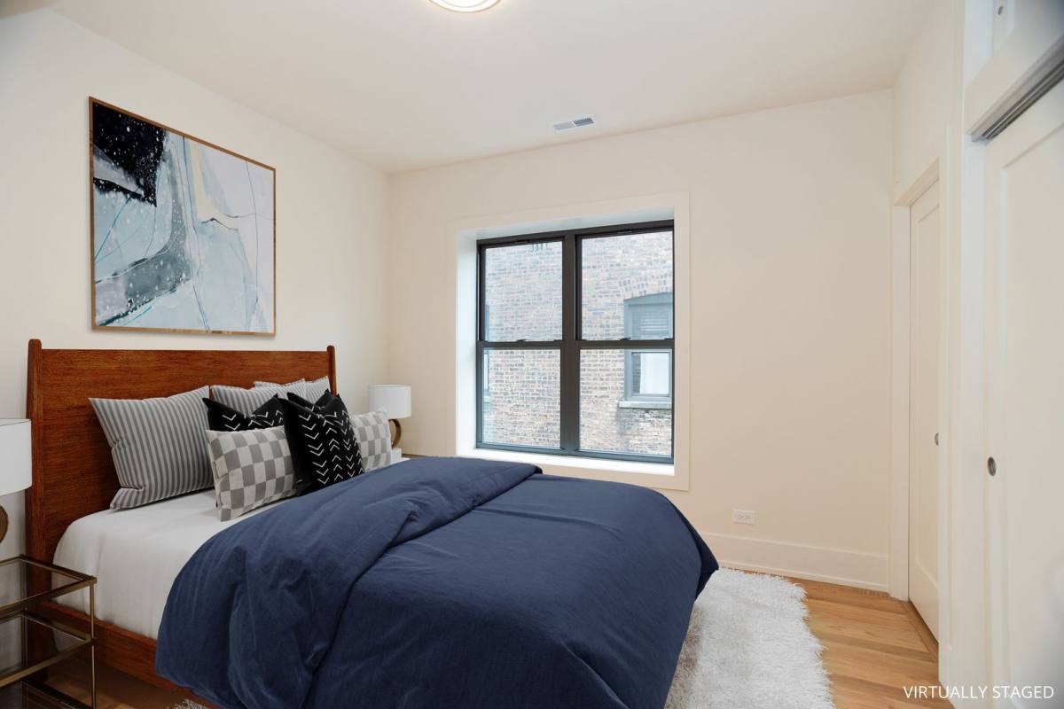 Apartment for rent at 654 W Gordon Terrace #1W, Chicago, IL 60613
