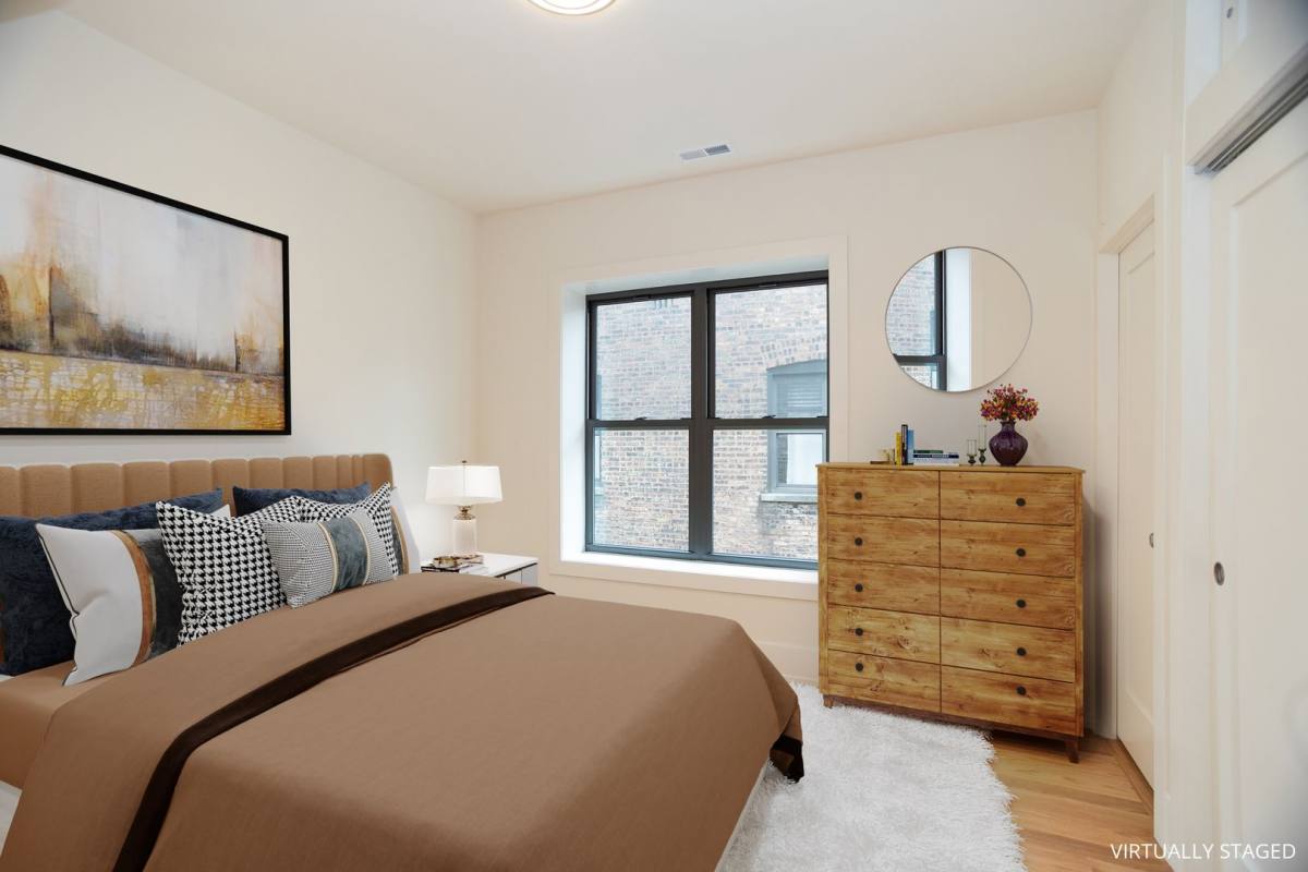 Apartment for rent at 654 W Gordon Terrace #1W, Chicago, IL 60613