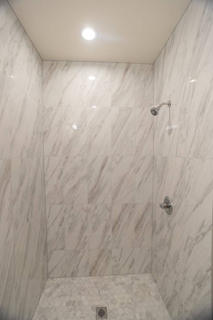 Apartment for rent at 654 W Gordon Terrace #1W, Chicago, IL 60613
