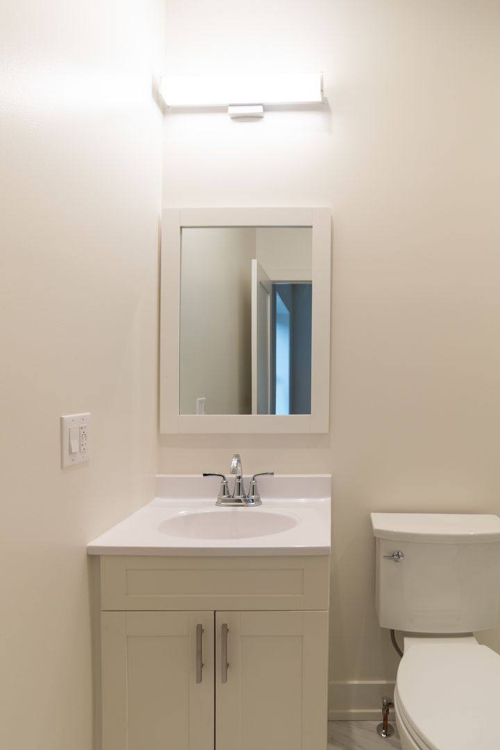 Apartment for rent at 654 W Gordon Terrace #1W, Chicago, IL 60613