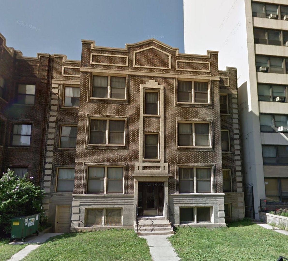 Apartment for rent at 654 W Gordon Terrace #1W, Chicago, IL 60613