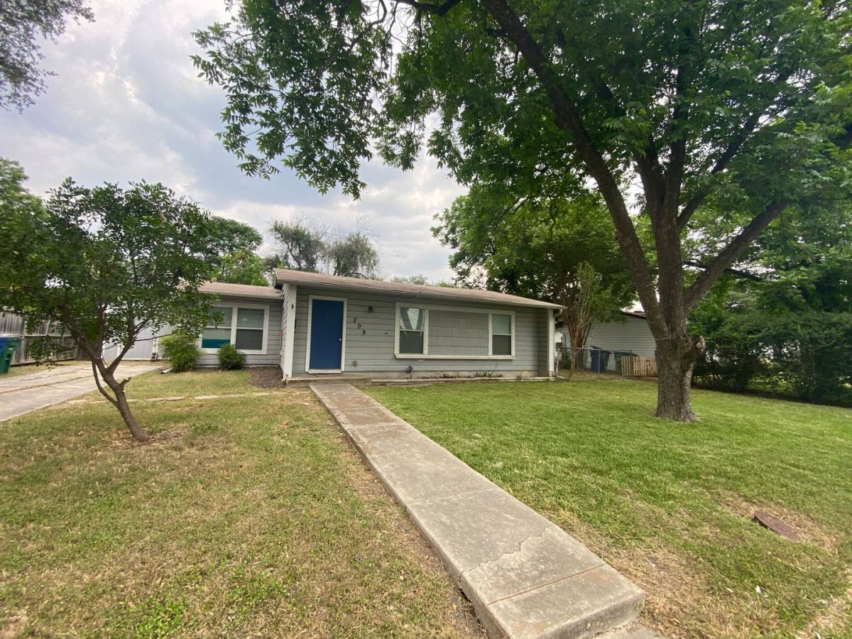 House for rent at 209 Redrock, San Antonio, TX 78213