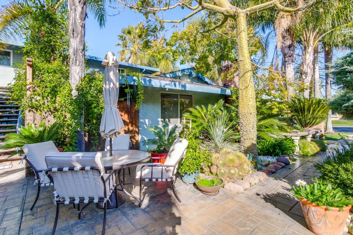 Apartment for rent at 920 Castlewood Dr, Los Gatos, CA 95032