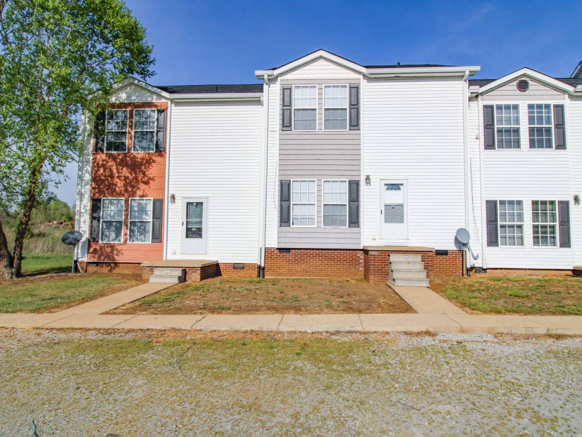 Townhouse for rent at 124 Meadows Lane, Pulaski, TN 38478